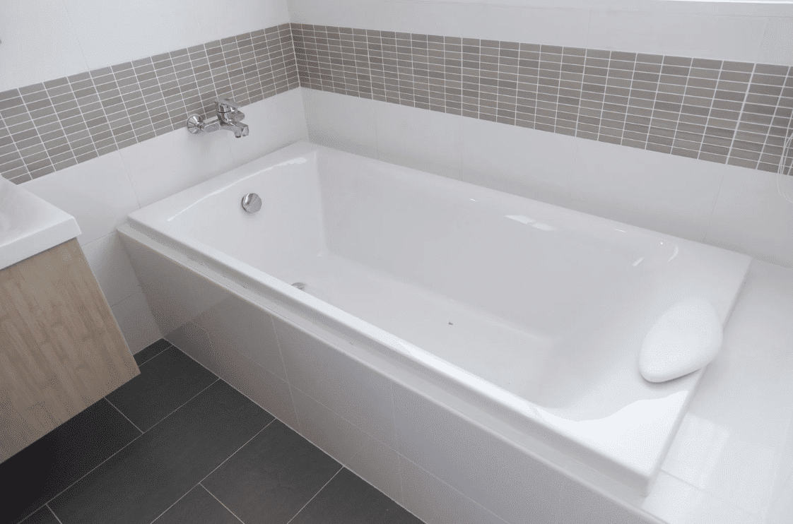 How to Clean a Bathtub: The Simple, Safe & Effective Way